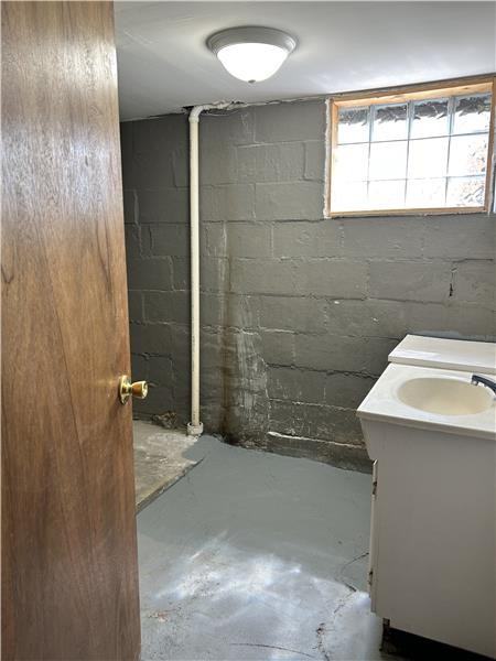 180 Church St - Photo 4 of 15