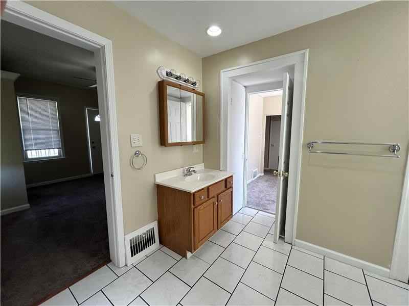 180 Church St - Photo 5 of 15