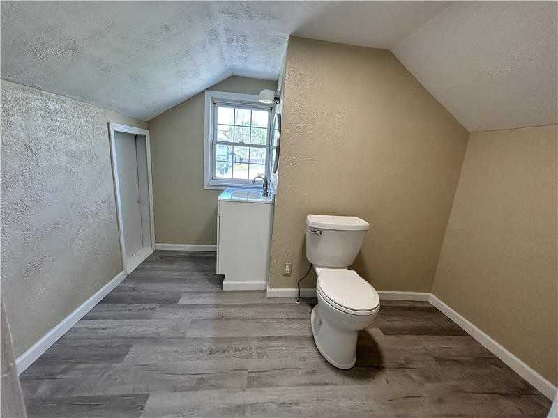 180 Church St - Photo 6 of 15