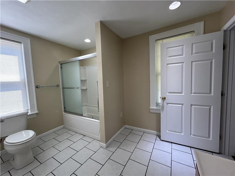 180 Church St - Photo 7 of 15