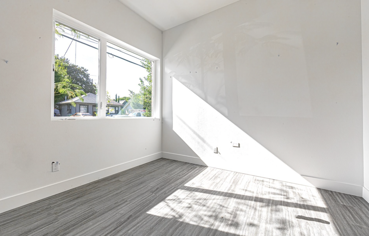 4130 Northeast Garfield Avenue - Photo 3 of 9