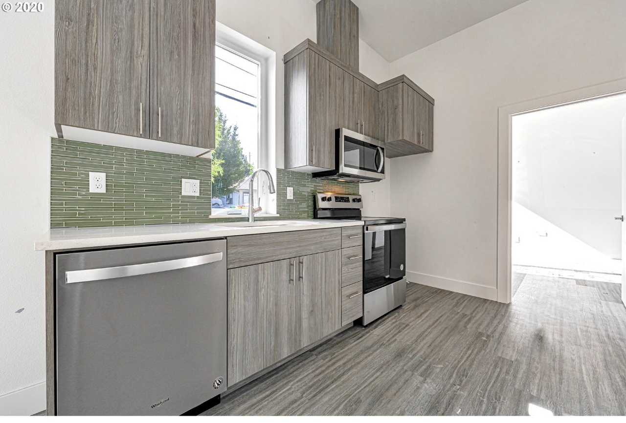 4130 Northeast Garfield Avenue - Photo 6 of 9