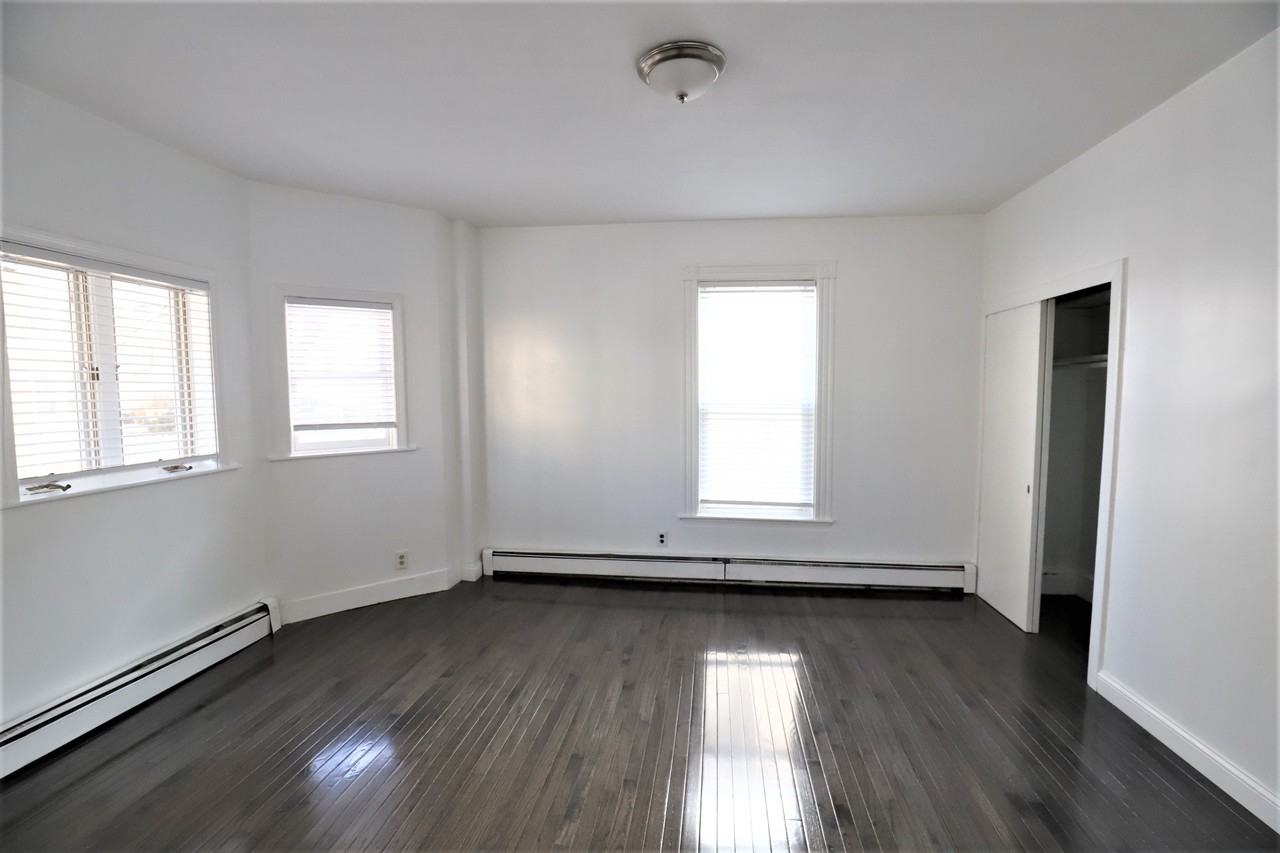 96 Washington St #1 - Photo 6 of 9