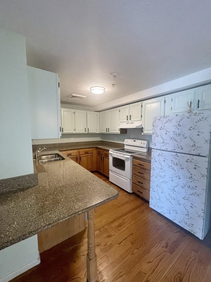 39 Parlin St #404 - Photo 3 of 31