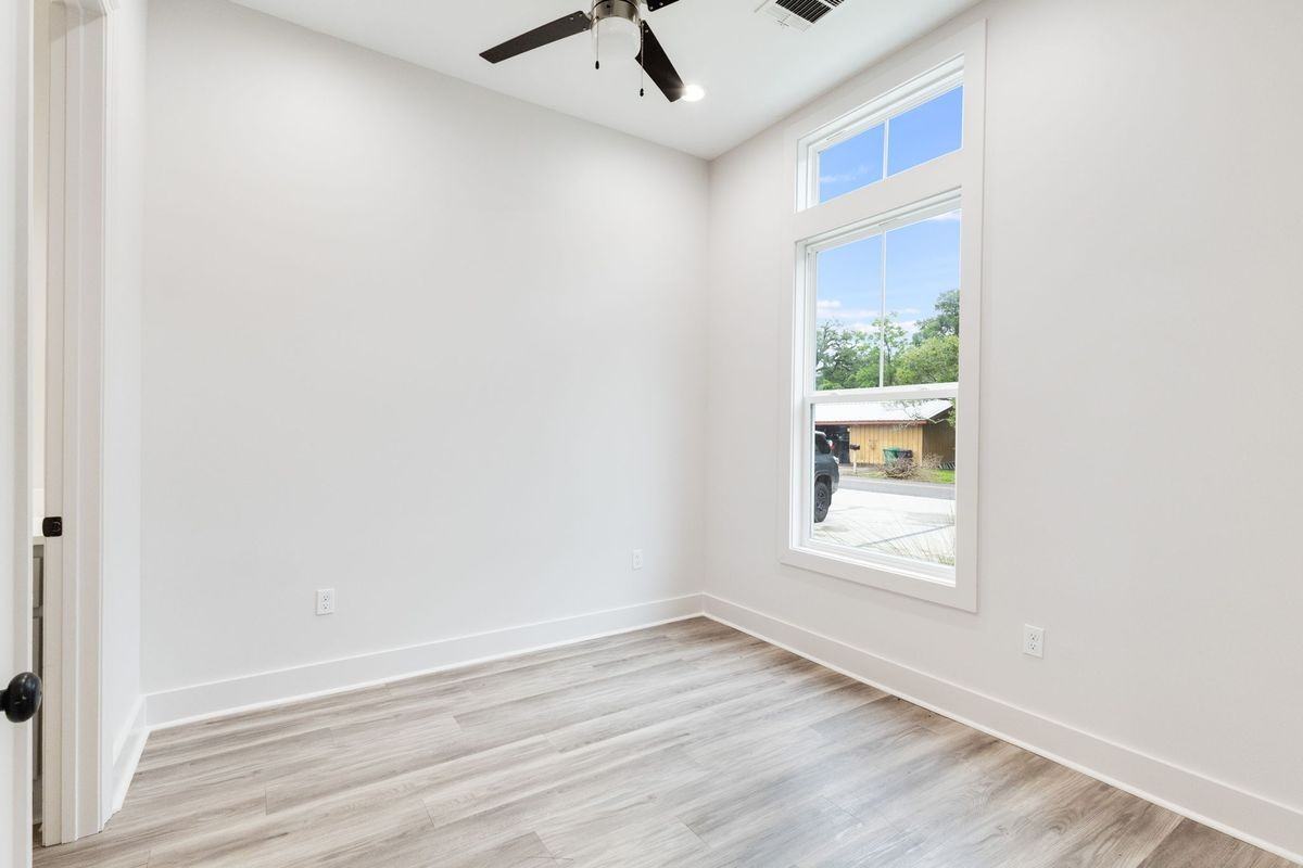 122 S Jefferson St - Photo 5 of 12