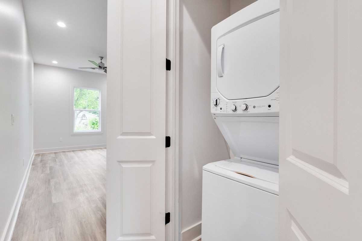 122 S Jefferson St - Photo 7 of 12