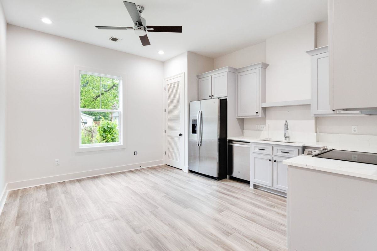 114 S Jefferson St - Photo 4 of 12