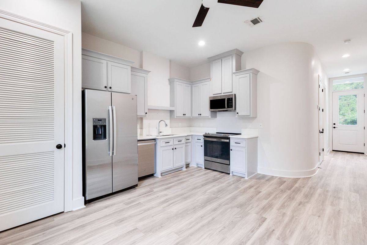 114 S Jefferson St - Photo 5 of 12