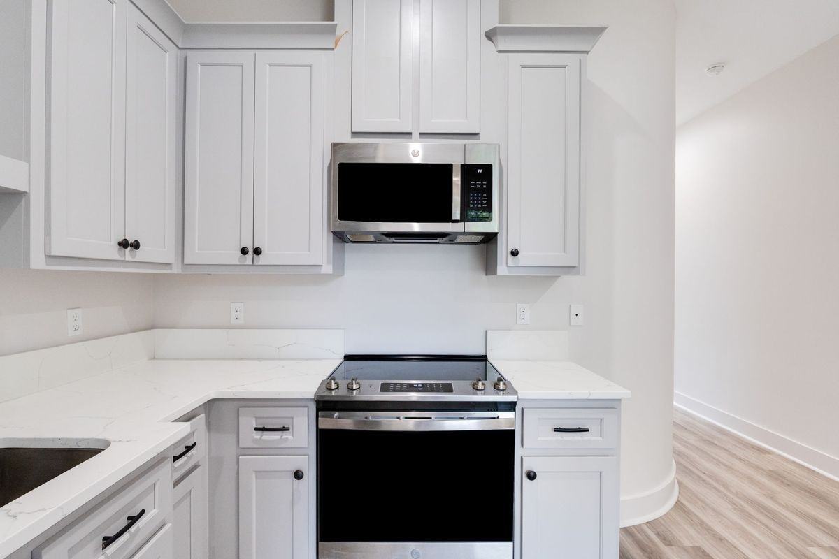 114 S Jefferson St - Photo 6 of 12