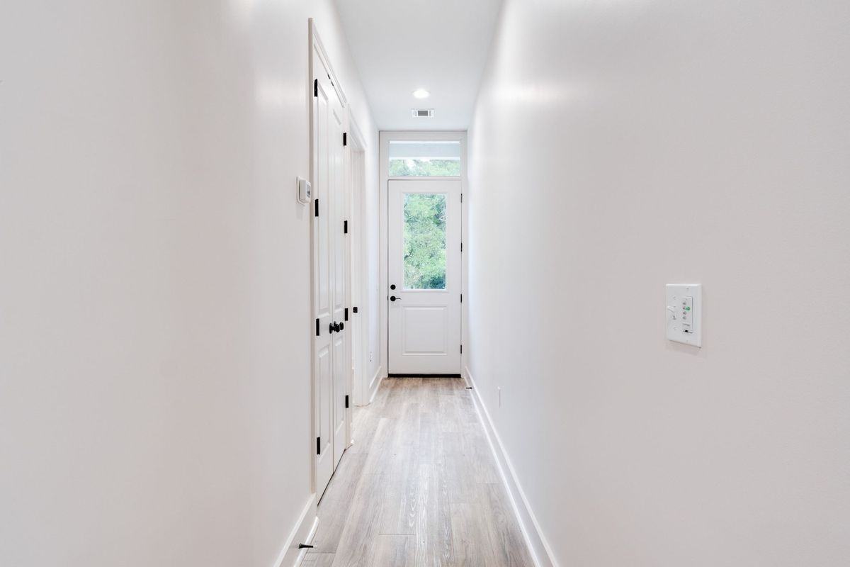 114 S Jefferson St - Photo 7 of 12