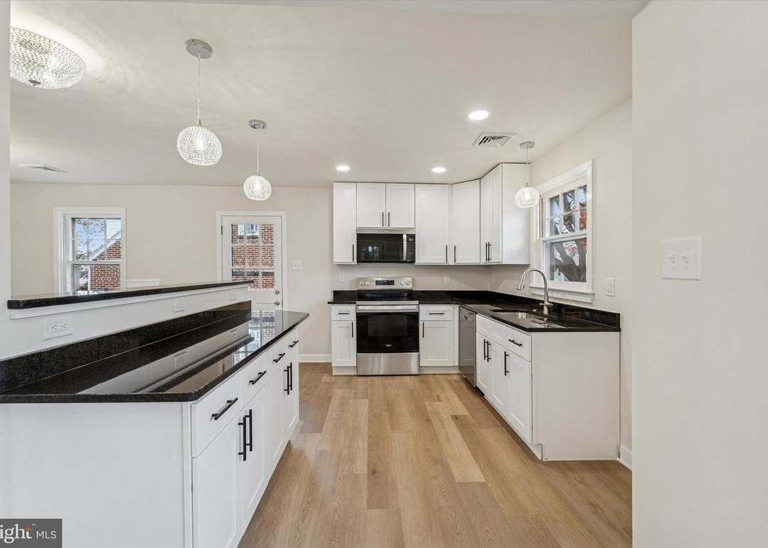 646 Willow St - Photo 4 of 22