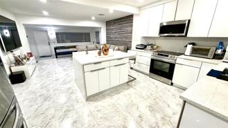 1555 Sw 21st Way - Photo 1 of 1