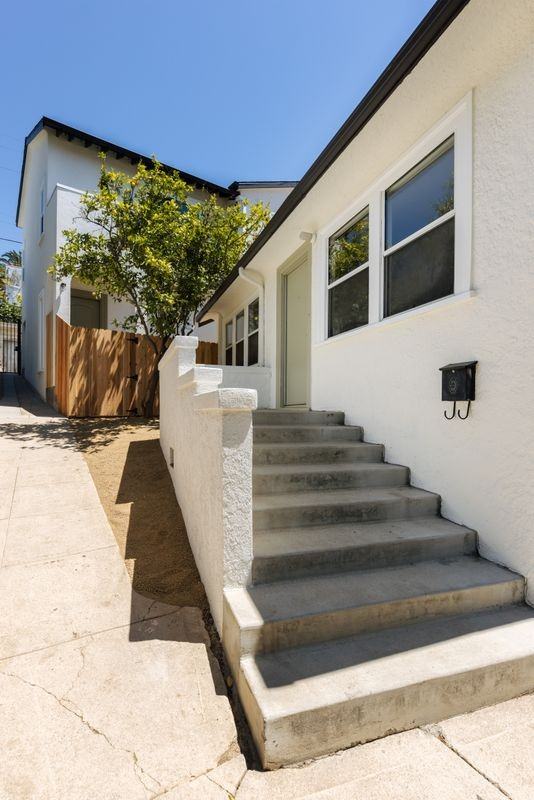 720 Parkman Ave - Photo 2 of 7