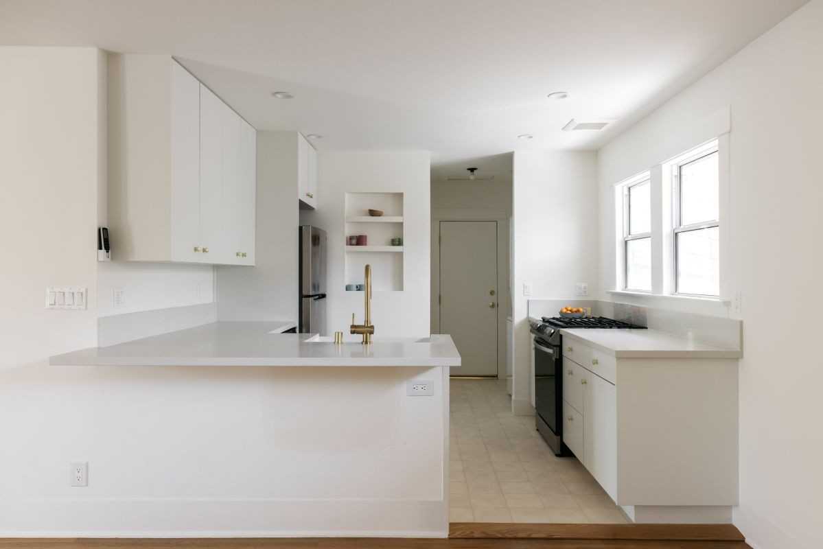 720 Parkman Ave - Photo 4 of 7