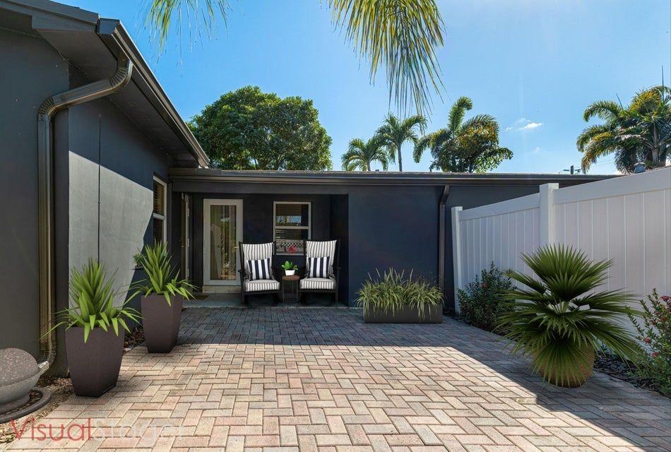 2000 Ne 18th St - Photo 7 of 9