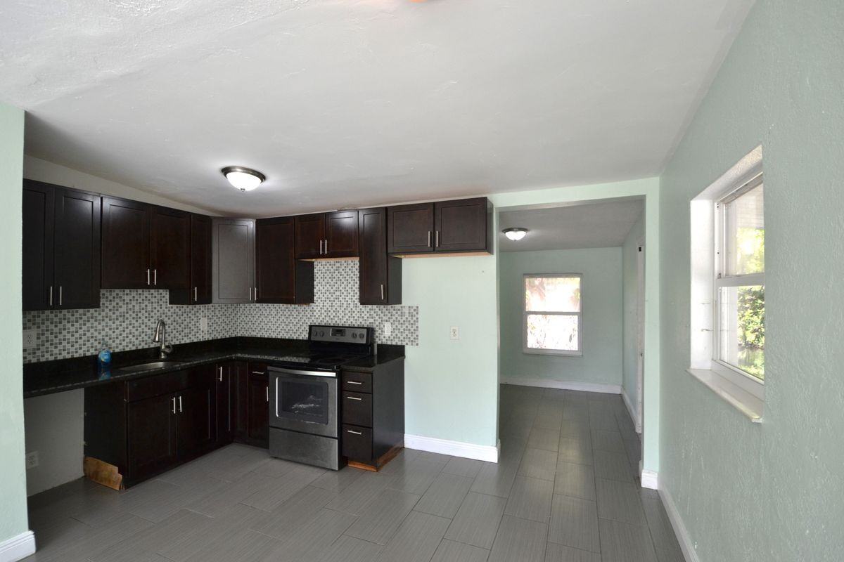 1324 Brookhill Dr - Photo 3 of 4