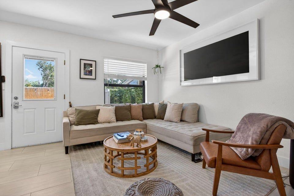 1501 Ne 7th Ave ##5 - Photo 3 of 10