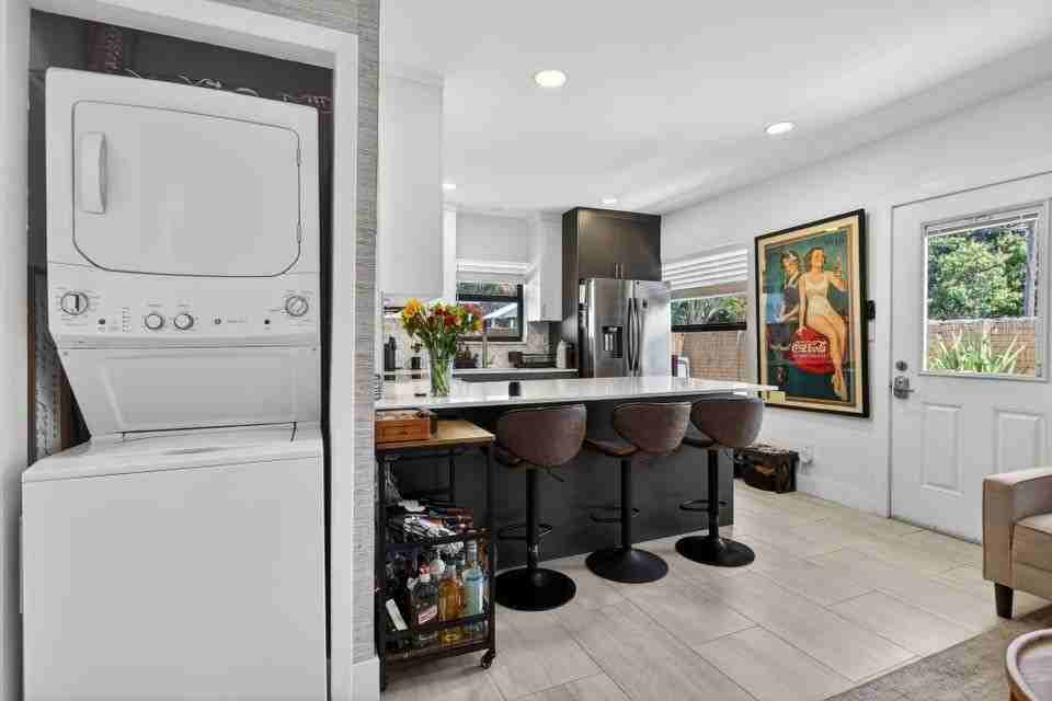 1501 Ne 7th Ave ##5 - Photo 5 of 10
