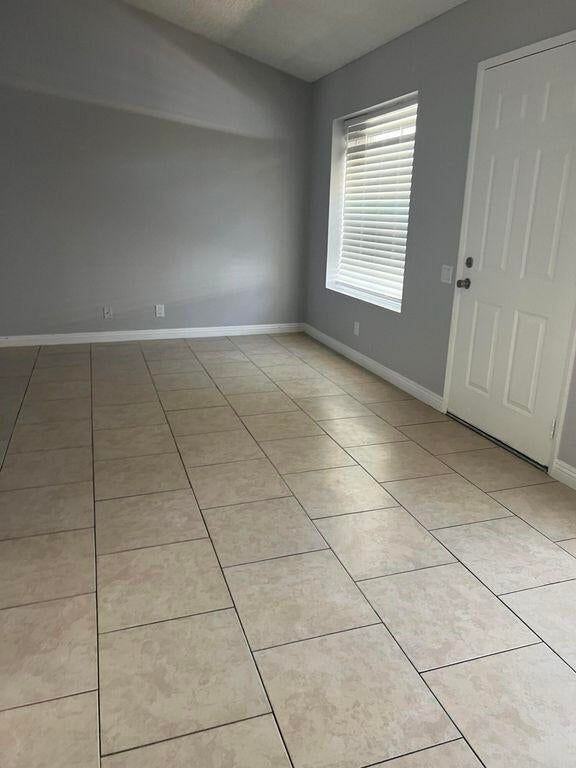 5033 W Avenue L10 ##11 - Photo 4 of 27