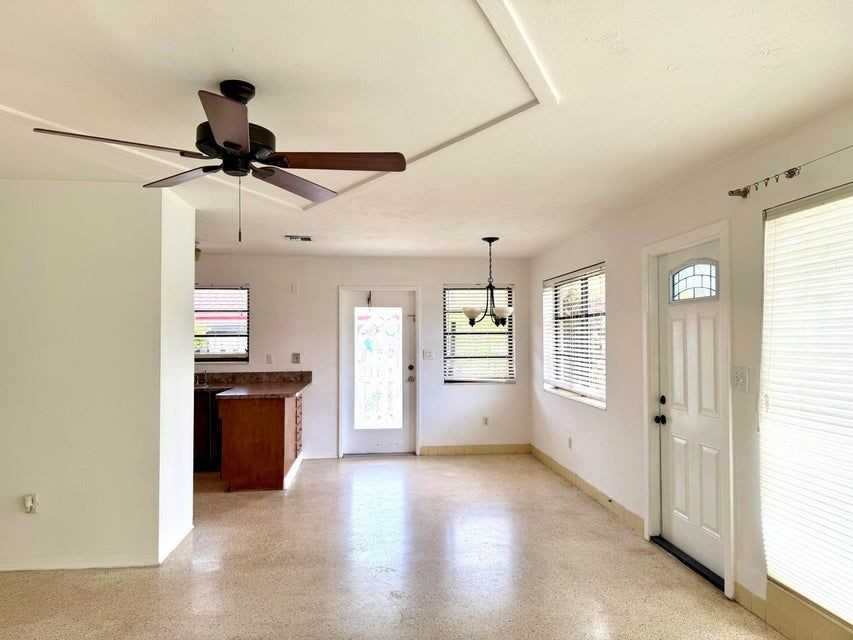1121 Ne 16th Ter - Photo 2 of 8