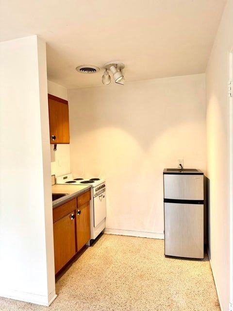 1121 Ne 16th Ter - Photo 7 of 8