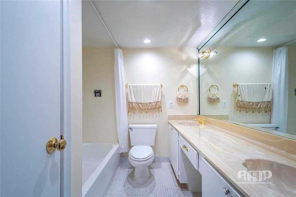 3100 Ne 48th St ##908 - Photo 7 of 14