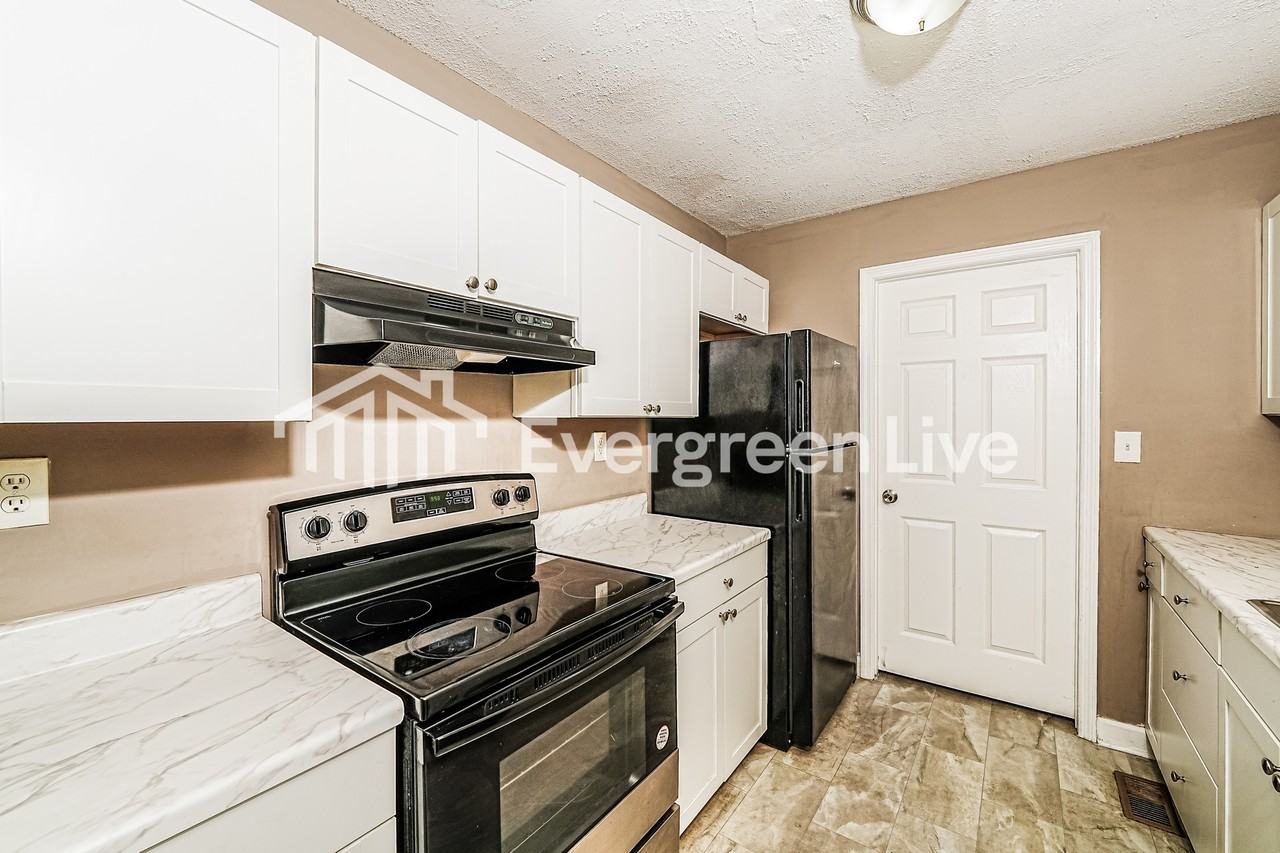 221 Ash Cir - Photo 7 of 15