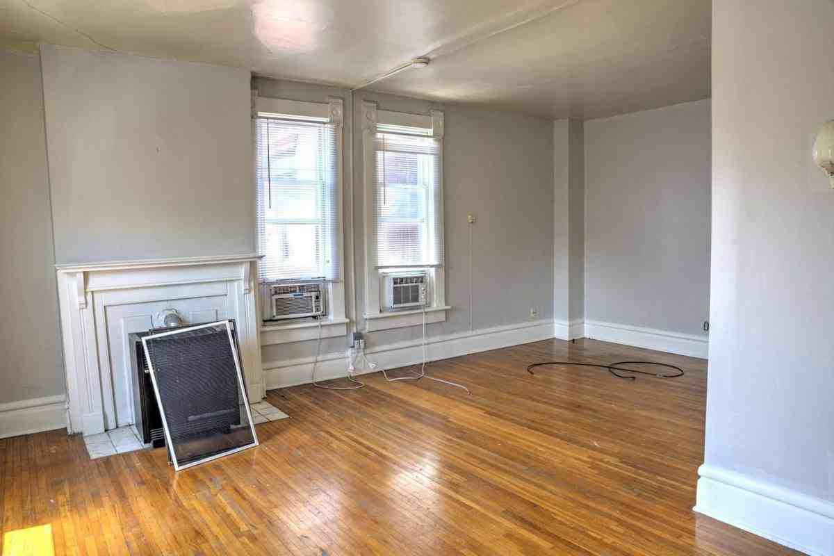 250 1 2 W 5th Ave #F - Photo 4 of 10