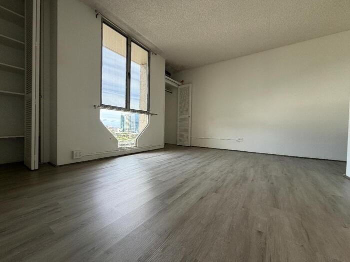 920 Ward Ave - Photo 4 of 5