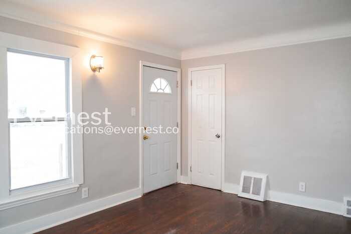 20043 Fenmore St - Photo 4 of 17
