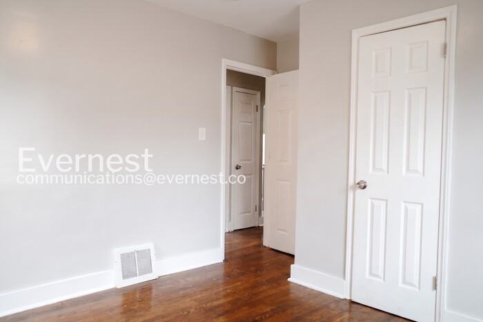 20043 Fenmore St - Photo 7 of 17