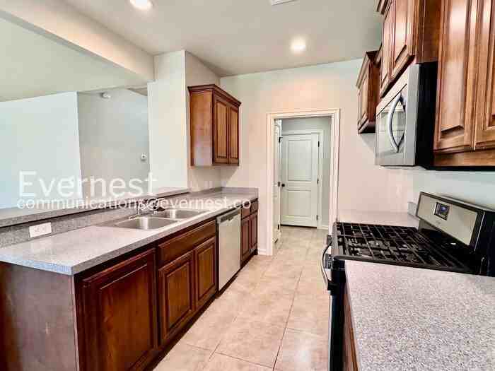 124 N Division St - Photo 3 of 27