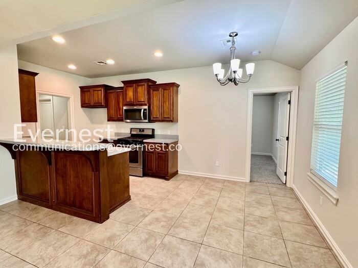 124 N Division St - Photo 5 of 27