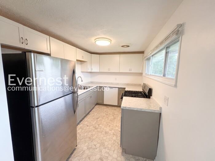 638 Garden City Dr - Photo 3 of 25
