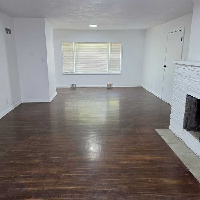 9615 Holmes Rd - Photo 4 of 26