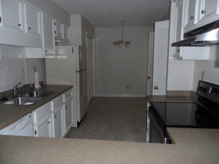 4100 Five Oaks Dr - Photo 6 of 14