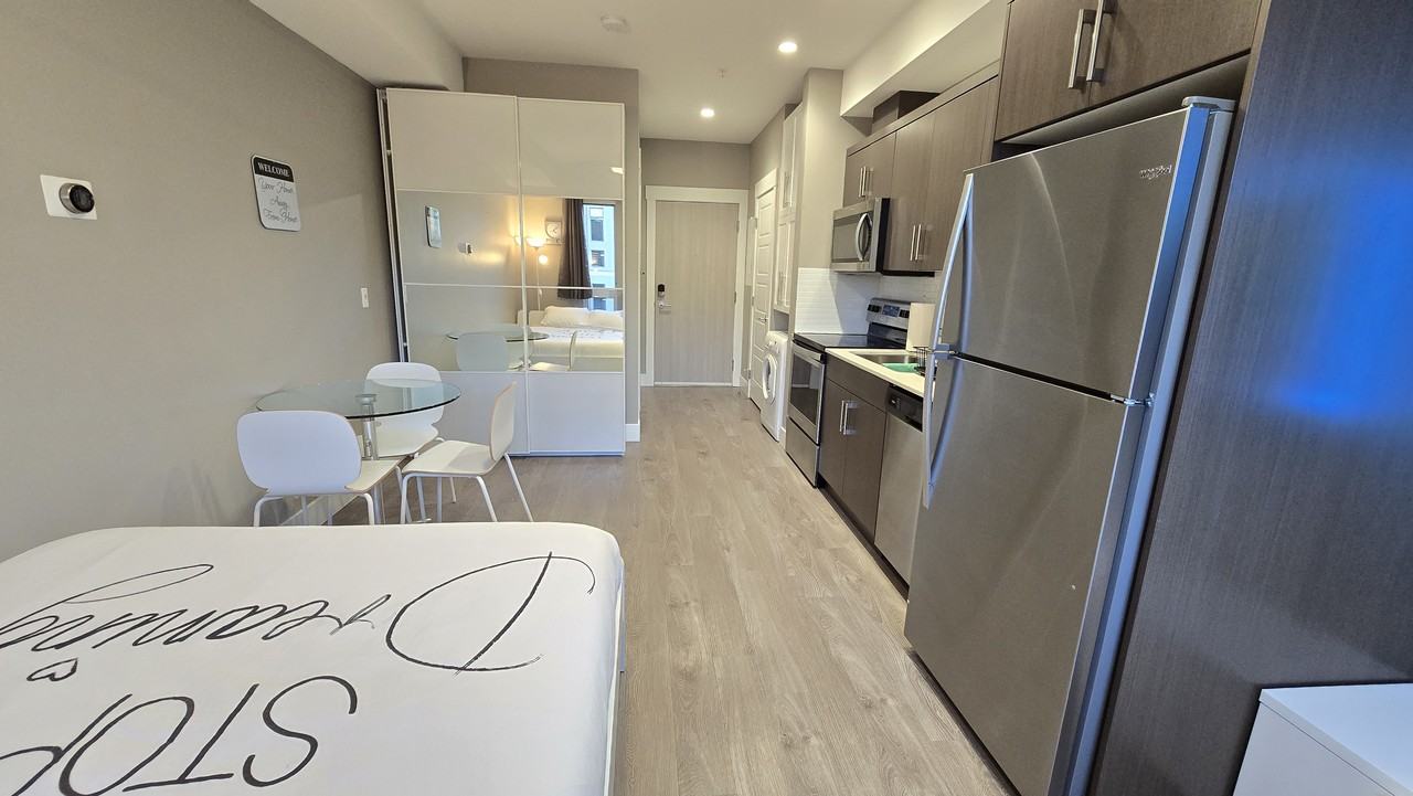 925 Leon Avenue - Photo 3 of 21