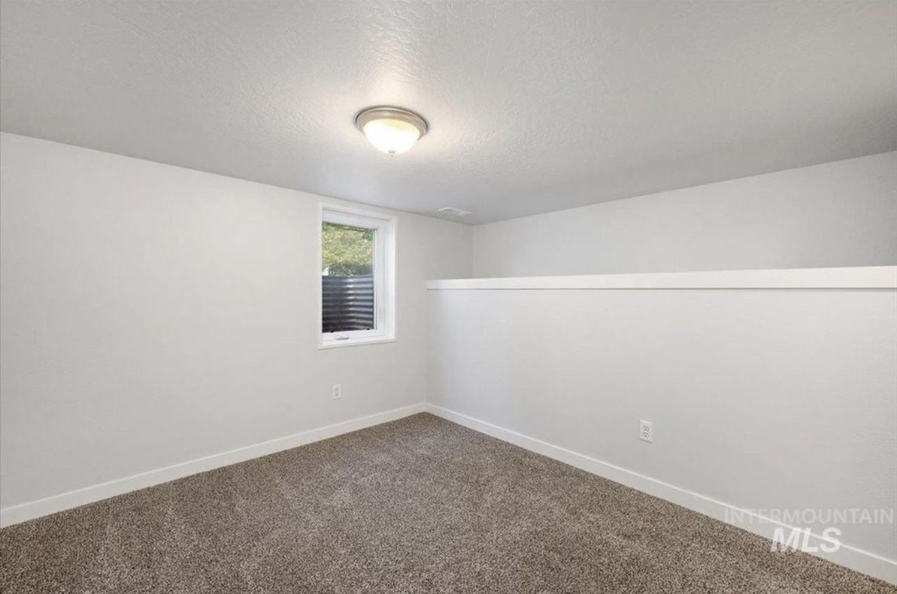 1704 Blaine St #B - Photo 3 of 12