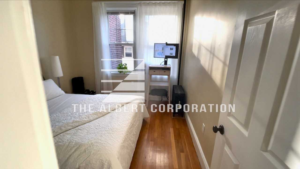 321 S Huntington Ave #3 - Photo 3 of 23