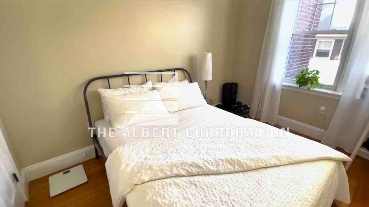 321 S Huntington Ave #3 - Photo 5 of 23