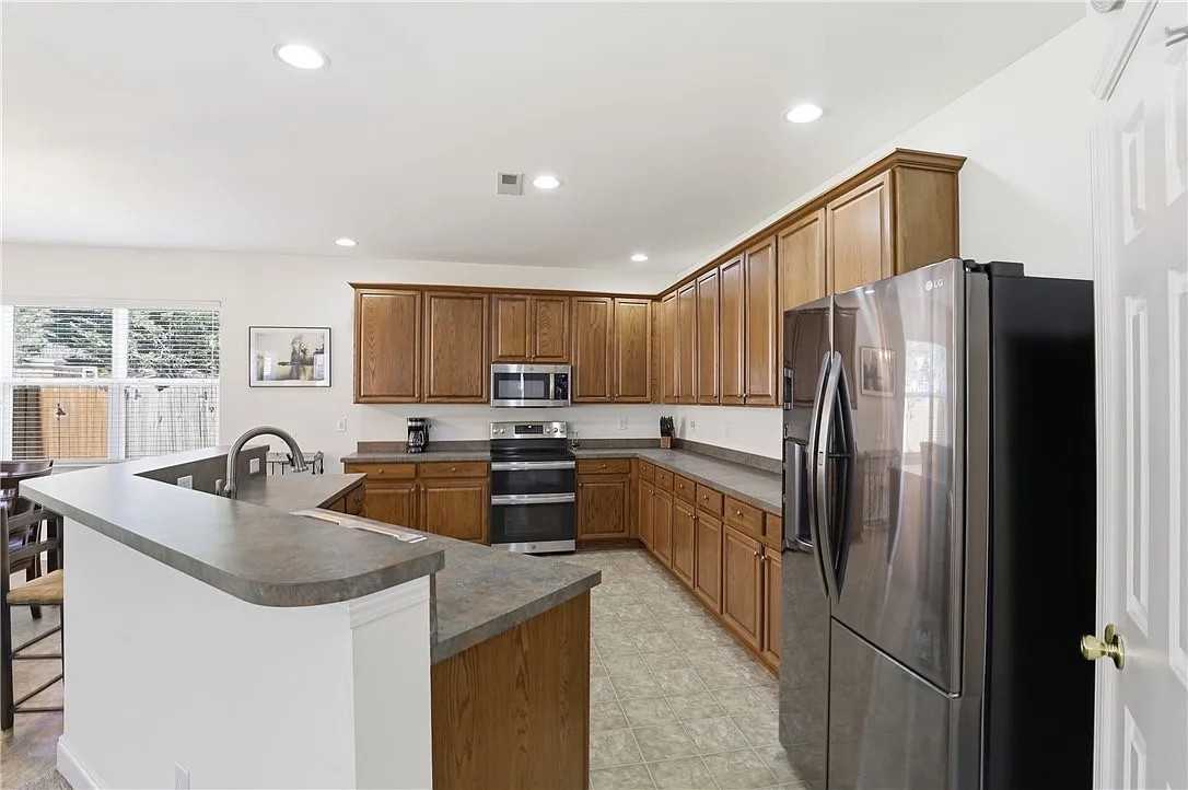41 Border Ave #NA - Photo 3 of 10