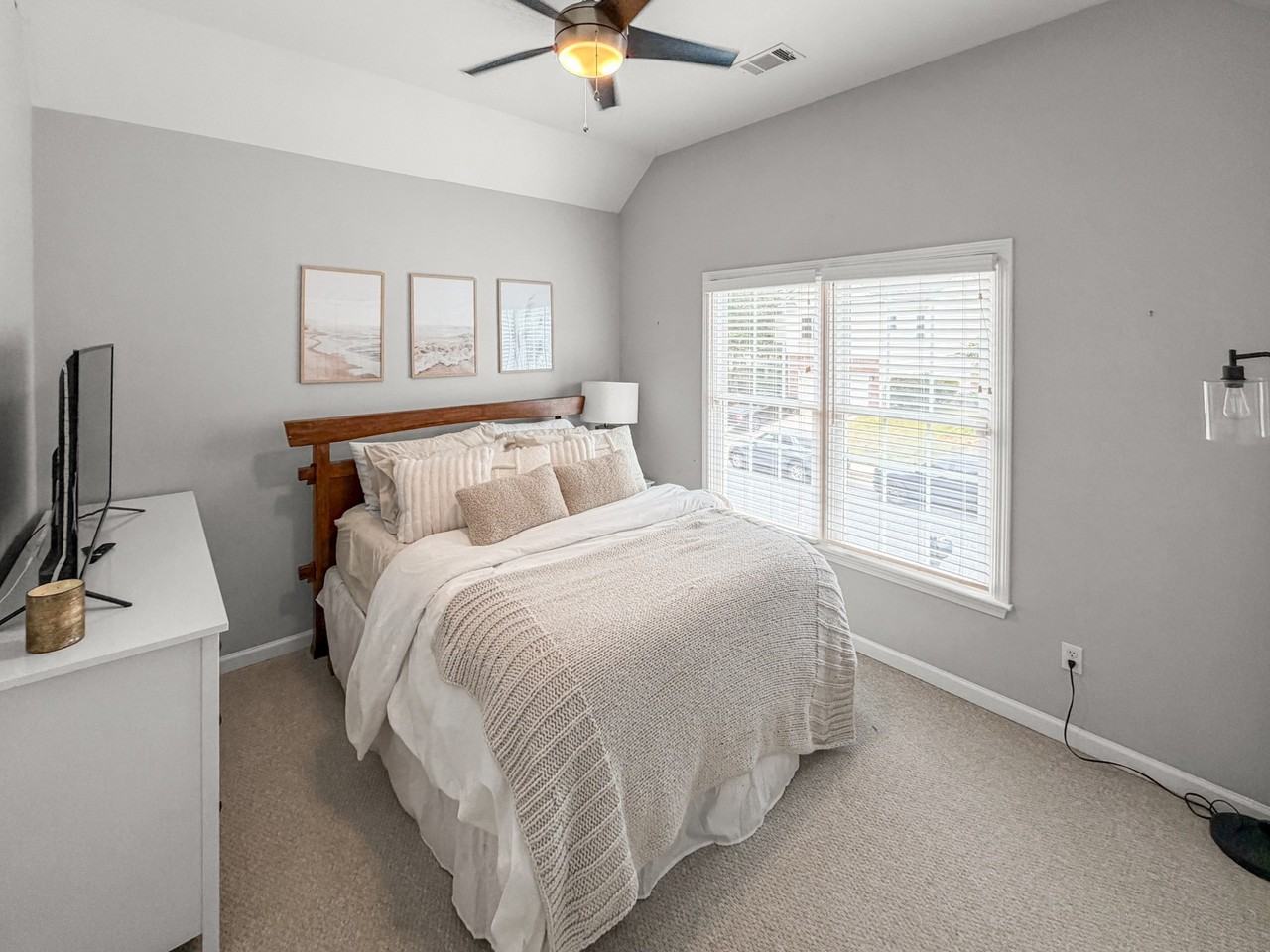 1106 Glenrose Dr Se #NA - Photo 4 of 50