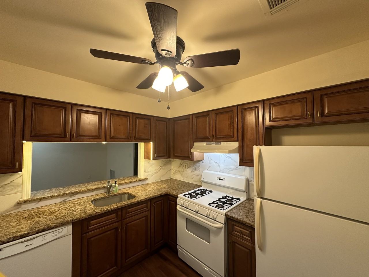 502 Woodbridge Commons Way #502 - Photo 5 of 17