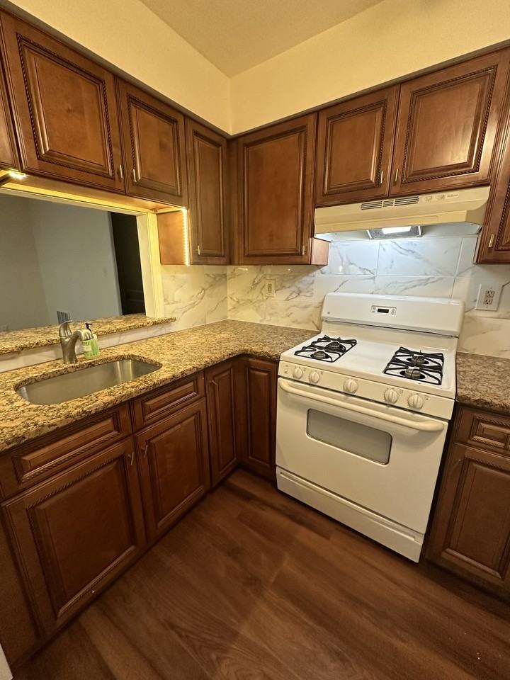 502 Woodbridge Commons Way #502 - Photo 6 of 17