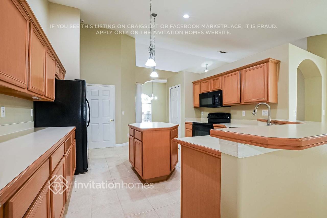 14809 Pine Cone Trl - Photo 6 of 17