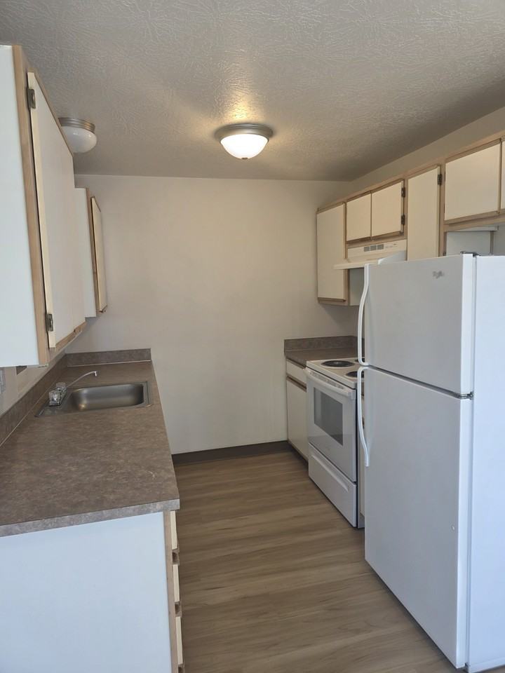 439 N 1st St #439 - Photo 2 of 17