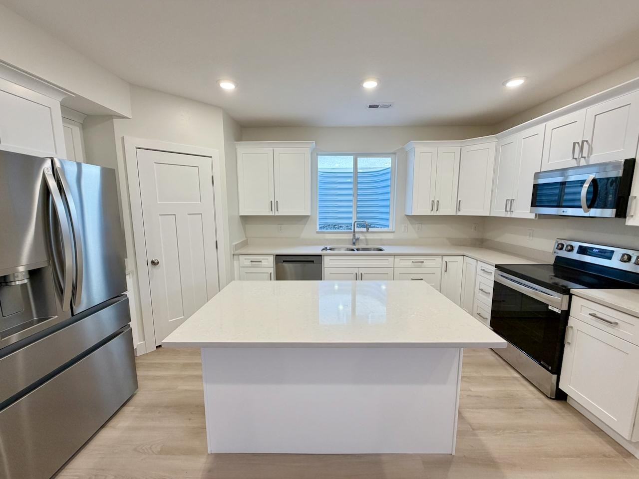 1579 S 3170 E - Photo 2 of 16