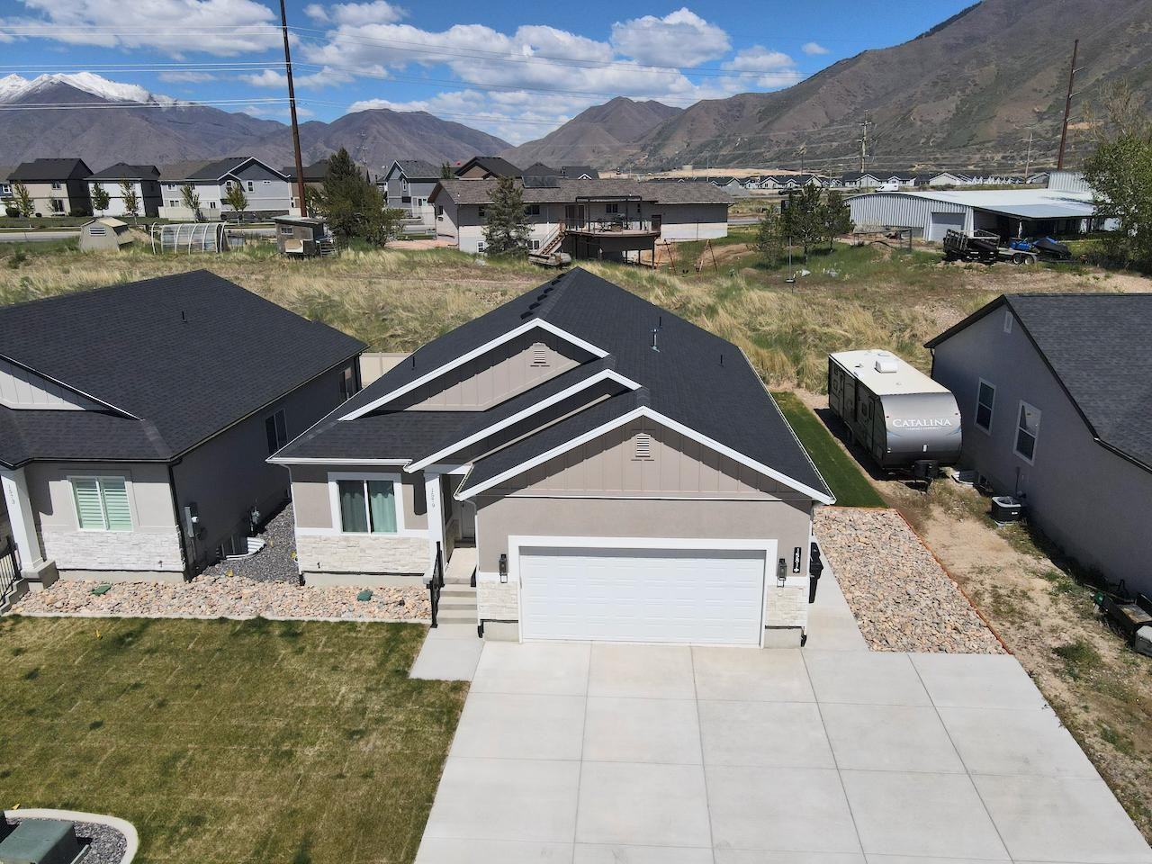 1579 S 3170 E - Photo 3 of 16