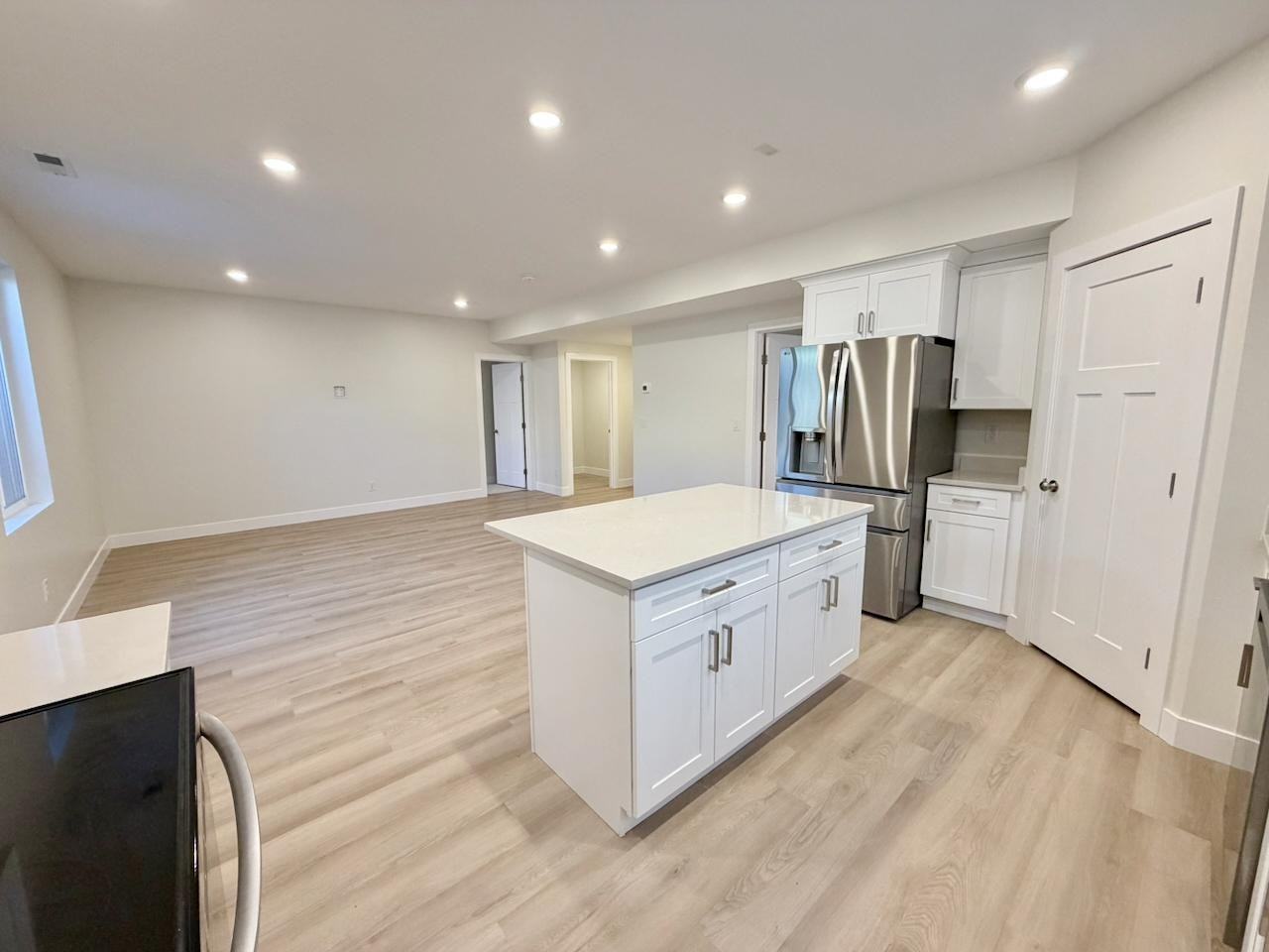 1579 S 3170 E - Photo 4 of 16