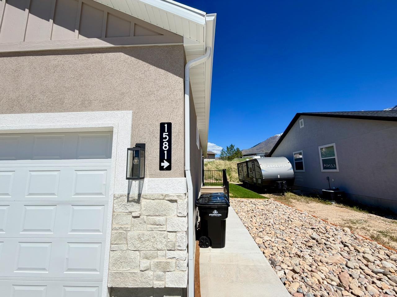 1579 S 3170 E - Photo 5 of 16